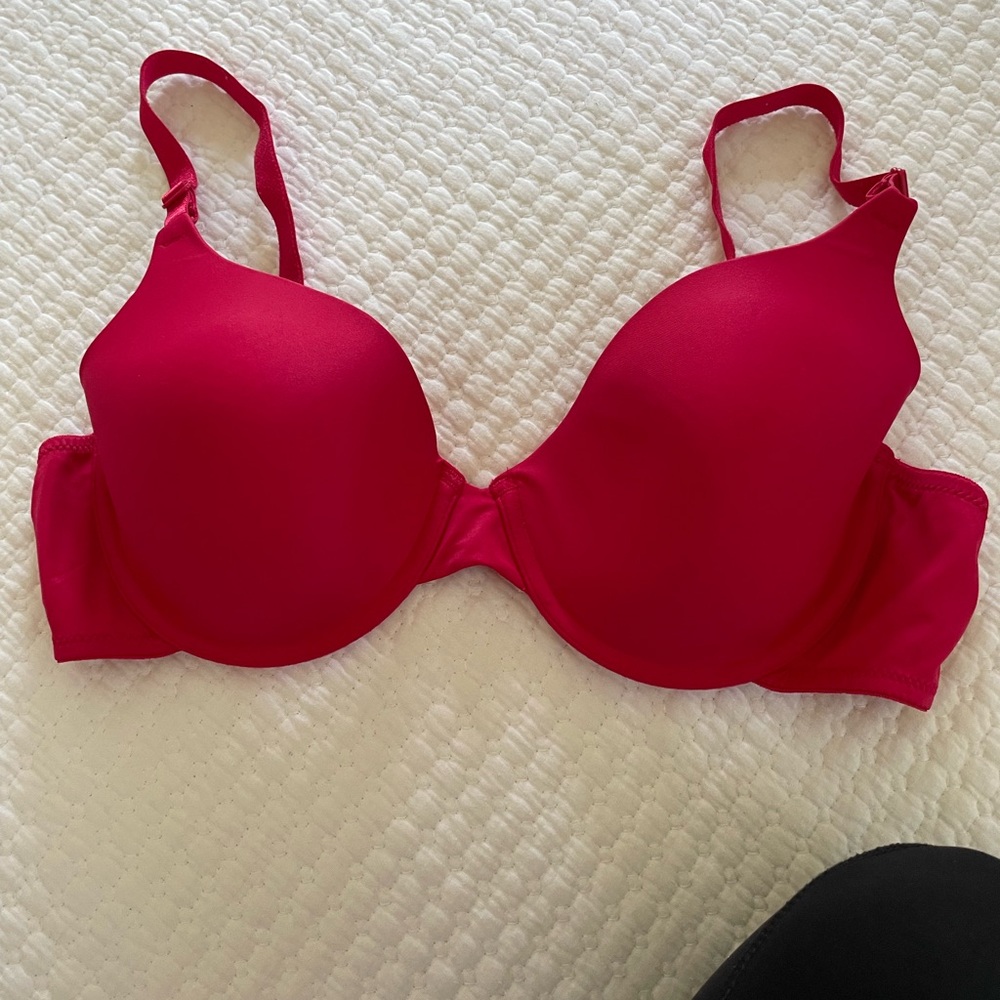 Sweet Nothings by Maidenform Cherry Red Bra. Size 36D.